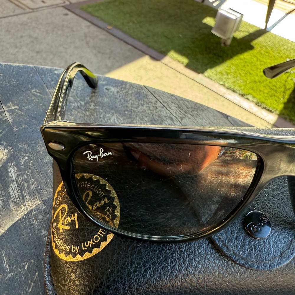 Ray-Ban Sunglasses - Picture 3 of 7